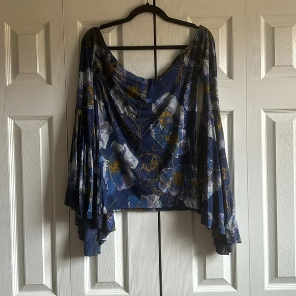 We The Free Off the Shoulder Bell Sleeve Top Blue Floral size Small - Picture 9 of 9